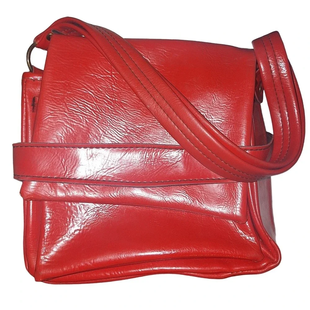 Vintage Red Glossy Faux Leather Shoulder Bag Accordion Flap Purse Brass Hardware